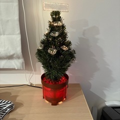 イルミネーションクリスマスツリーの画像