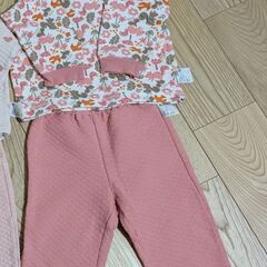 ユニクロキルト生地パジャマ3セット100cm②の画像