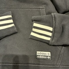 adidas トレーナー　フードありの画像
