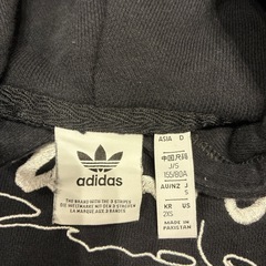 adidas トレーナー　フードありの画像