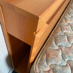 セミダブルベッド、マットレス付きの画像