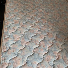 セミダブルベッド、マットレス付きの画像