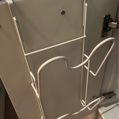 引っ掛け鍋蓋収納の画像