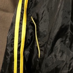 状態良好　150cm 黒金　シャカジャン　ジャージ上　の画像