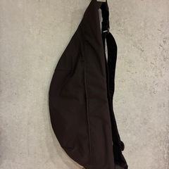 ユニクロ クロスボディバッグ ブラウンの画像