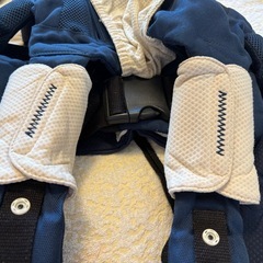 aprica 抱っこ紐 ネイビーとホワイトのドット柄
の画像