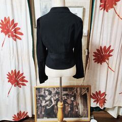 ΩCOMME CA ISM(コムサイズム) きりり、すっきり。エレガント＆ハンサムスタイルのショート丈ジャケット、いかがでしょうか？の画像