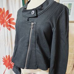 ΩCOMME CA ISM(コムサイズム) きりり、すっきり。エレガント＆ハンサムスタイルのショート丈ジャケット、いかがでしょうか？の画像