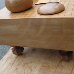 ★囲碁盤   脚付き  へそあり    碁石 セット   中古の画像