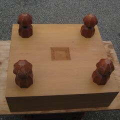 ★囲碁盤   脚付き  へそあり    碁石 セット   中古の画像