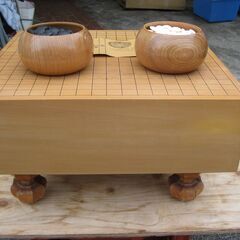 ★囲碁盤   脚付き  へそあり    碁石 セット   中古の画像