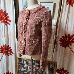 ＆新品未使用、タグ付。定価１８，９００円。VO-TRE(ヴォトレ) 大き目サイズの華やかなジャケット、いかがでしょうか？の画像