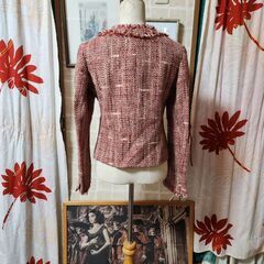 ＆新品未使用、タグ付。定価１８，９００円。VO-TRE(ヴォトレ) 大き目サイズの華やかなジャケット、いかがでしょうか？の画像