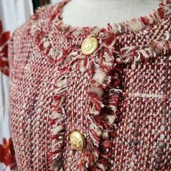 ＆新品未使用、タグ付。定価１８，９００円。VO-TRE(ヴォトレ) 大き目サイズの華やかなジャケット、いかがでしょうか？の画像