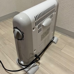 2009年製　電気ストーブ　の画像