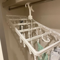 ハンガー15本以上と物干し2個の画像