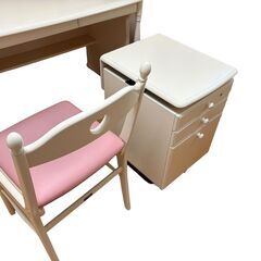 【美品】カリモク 学習デスク カントリー 勉強机 プリンセスアイボリー色 5点セット 学習机 お姫様 女の子 学習机の画像