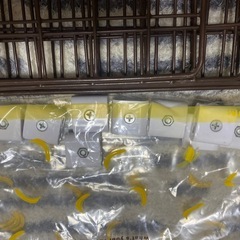 ワイヤーネットと留め具の画像