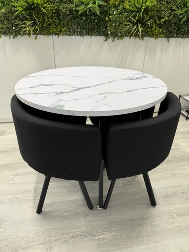 丸テーブルと椅子のセット