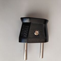 海外旅行用プラグアダプターの画像