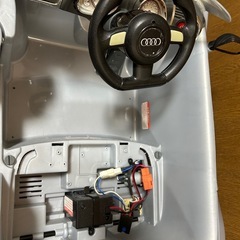 子供用電動車　Audi R8 スパイダーミニ の画像