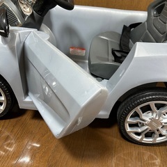 子供用電動車　Audi R8 スパイダーミニ の画像