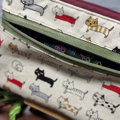 長いネコ模様ポーチの画像