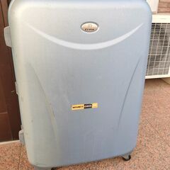 【中古】水色スーツケース　大型の画像