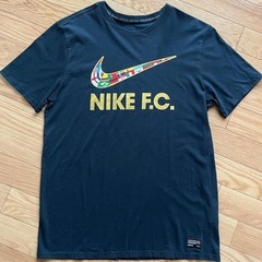 🟢 NIKE/OAKLEYのオリジナルブランドのメンズウェア5点セットですの画像