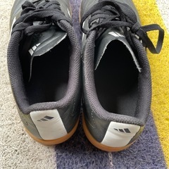 （決まりました）【美品】adidas フットサルシューズ UK7（25.5cm相当）の画像