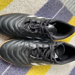 （決まりました）【美品】adidas フットサルシューズ UK7（25.5cm相当）の画像