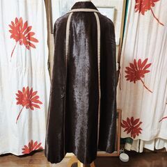 とびっきり！なシルエット。ハラコ風艶やかロングマントコート、いかがでしょうか？の画像