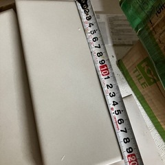 無料でお譲りします　内装タイル200 × 100 お風呂やトイレ用　80枚+半端が2箱ありますの画像