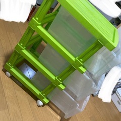 【無料でお譲りします】収納チェスト　キャスター付きの画像