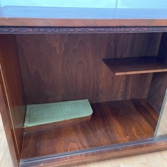 木製収納棚 レトロなガラス戸の茶箪笥の画像