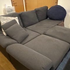 広々コーナーソファ（カウチ・オットマン付）の画像