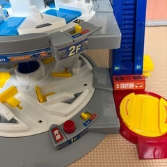 トミカ ぐるぐるシュート!! DXトミカパーキング　立体駐車場の画像