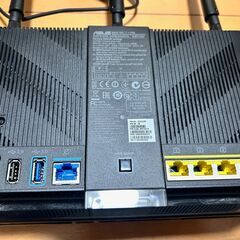 ASUS RT-AC68U デュアルバンド Wi-Fi ルーターの画像