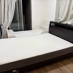 ダブルベッド（フレーム:ニトリ/マットレス:イケア）の画像