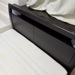 ダブルベッド（フレーム:ニトリ/マットレス:イケア）の画像