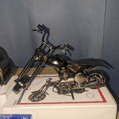 金属製の置物、2個の画像