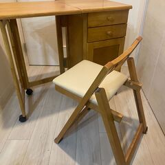 折り畳みデスク・椅子付属セット（コンパクトで使いやすい）の画像