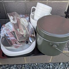 テント・食器・寝袋の画像