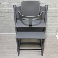 ［美品✨］  六角レンチで簡単調整✨  ストッケ  トリップトラップ ベビーセットとテーブル付　 6ヶ月から〜大人まで🎁ベビー用品100点以上在庫あり！の画像