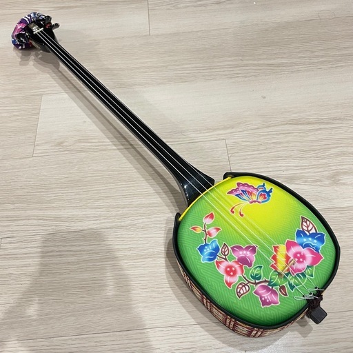 米須三線店 デザイン三線　ブーゲンビリア グリーン　　人口皮張り