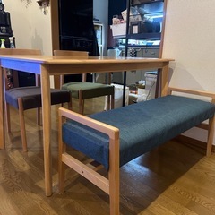 ナチュラルダイニングセット（テーブル＋ベンチ＋チェア2脚）の画像