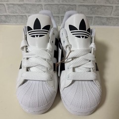 adidasスニーカーの画像
