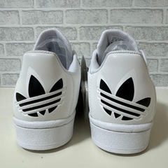 adidasスニーカーの画像