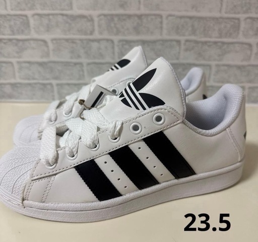 adidasスニーカー