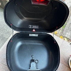 GIVI E350ND ブラック トップケースと金具、ベースの画像